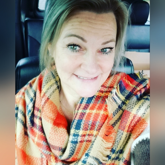 Meet your Posher, Stacy - Picture 3 of 4